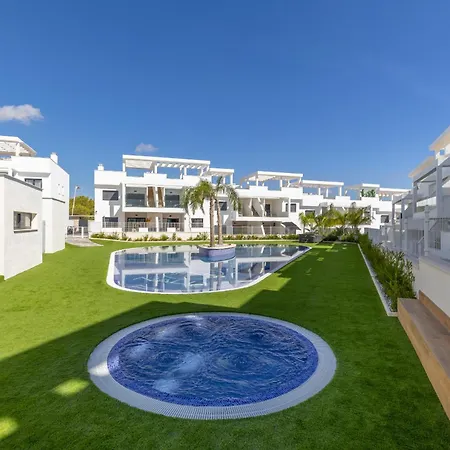 Cosy Casa Nalia - With Terrace, Pools & Jacuzzi Torrevieja