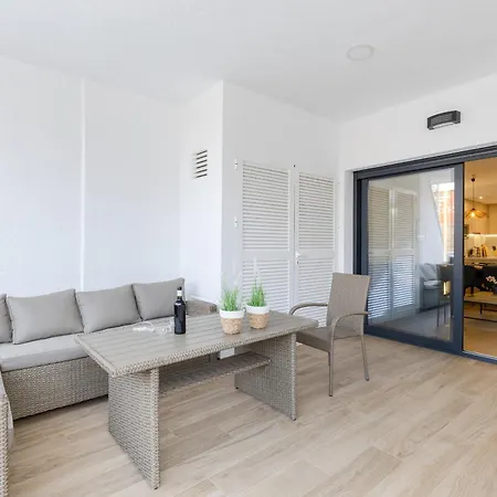 Cosy Casa Nalia - With Terrace, Pools & Jacuzzi *