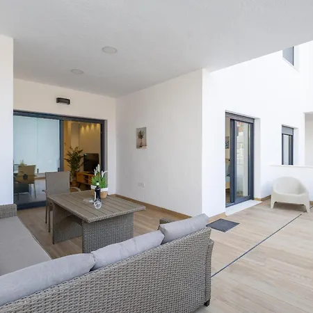 Apartament Cosy Casa Nalia - With Terrace, Pools & Jacuzzi
