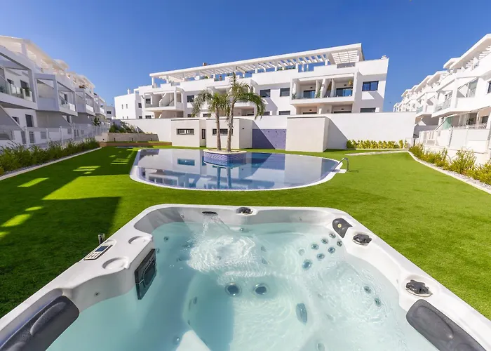 Cosy Casa Nalia - With Terrace, Pools & Jacuzzi Lägenhet