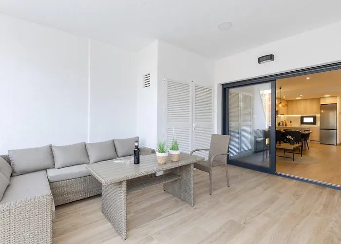 Cosy Casa Nalia - With Terrace, Pools & Jacuzzi *